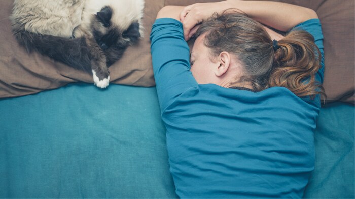 Side, back or stomach: Which sleeping position is best? | Philips