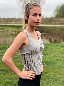 Runner woman wearing A6606