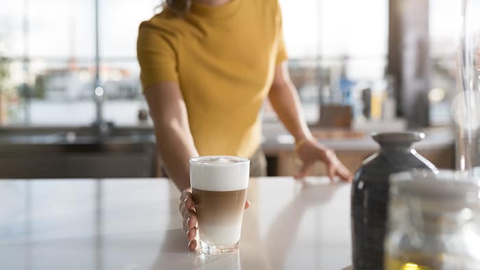 https://www.philips.co.uk/c-dam/b2c/de_DE/experience/household/coffee/artikel-hub/thumbnail-perfect-latte-macchiato.jpg