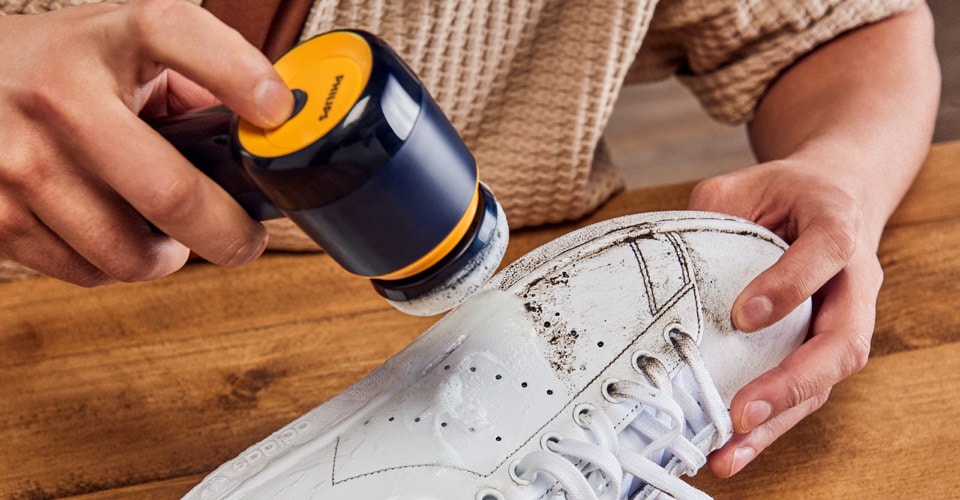 philips-sneaker-cleaner-article-20210301-c-l.jpg