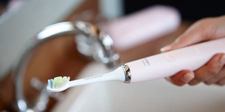 How to clean a toothbrush