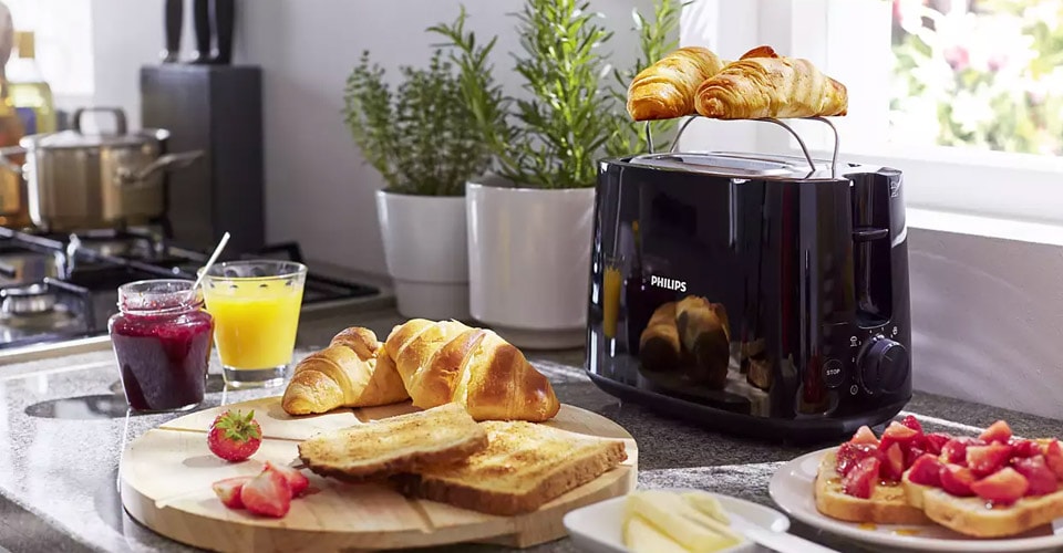 https://www.philips.co.uk/c-dam/b2c/en_GB/experience/articles/kitchen-appliances/body_how-to-clean-a-toaster.jpg