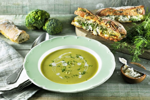 Broccoli soup with goats' cheese | Philips Chef Recipes