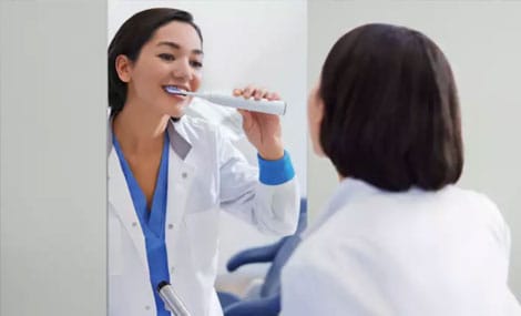 How to clean your tongue in 3 simple steps