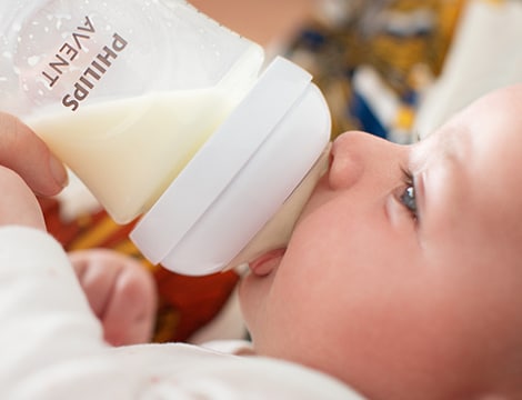 Baby bottle teat, research on baby's natural drinking rhythm 
